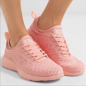 Apl size 7. 5 peach color techloom pro